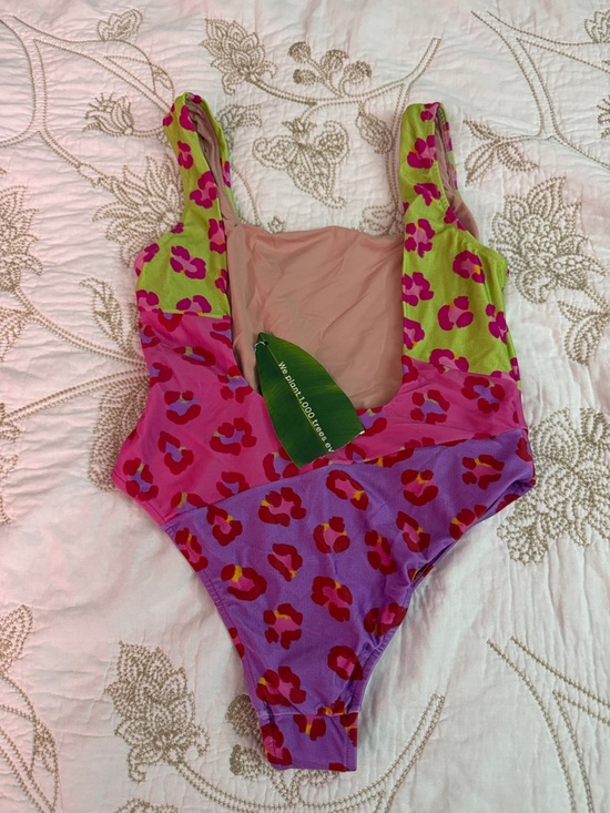 NWT FarmRio Maxi Leopard One-Piece Swimsuit - Neon Lime & Pink size medium - Picture 3 of 7